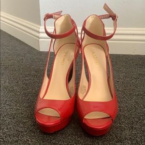 Red Nine West peep toe heels 👠